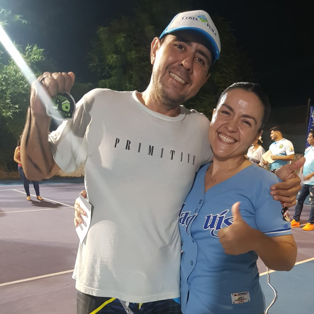 Comienzo jugando tenis